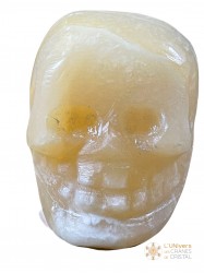 Crâne en albâtre jaune et blanc 198g